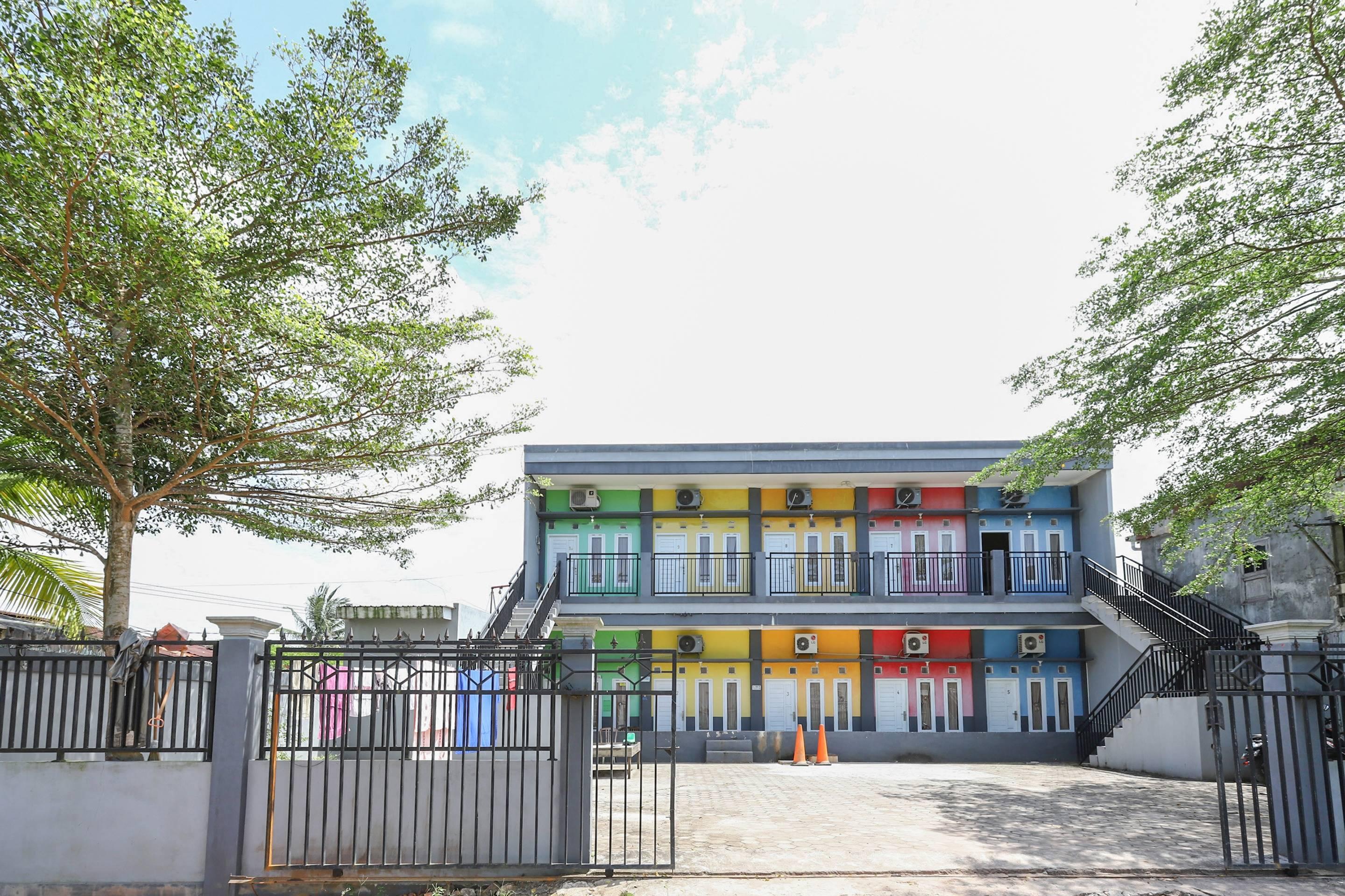 Reddoorz At Pelangi Guest House Balikpapan (Borneo) Exterior foto